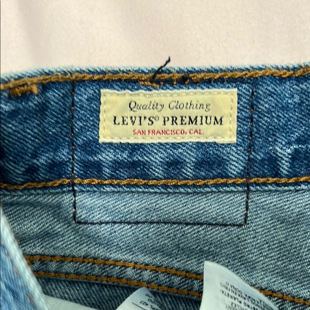 NWOT Levi's Baggy Dad Women’s Jorts size 28 - Picture 3 of 6
